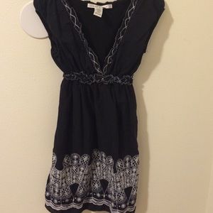 Adorable Max Studio black dress with stitching