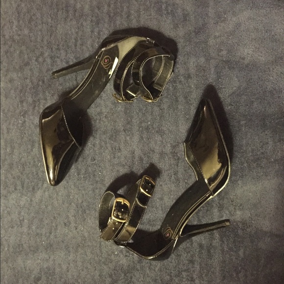 Coated Leather Black Pumps with Ankle Straps