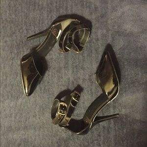 Coated Leather Black Pumps with Ankle Straps