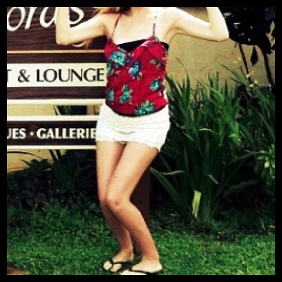 🌺HOST PICK🌺 Hawaiian Print Sleeveless Top - Picture 4 of 8