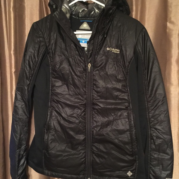 Light weight hooded jacket