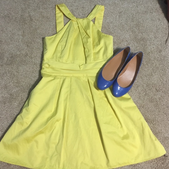 Fun and flirty David's bridal dress w unique neck