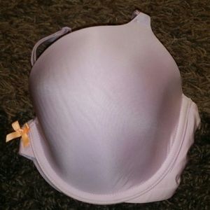 One bra Victoria's Secret