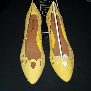 Brand new yellow snake mia flats