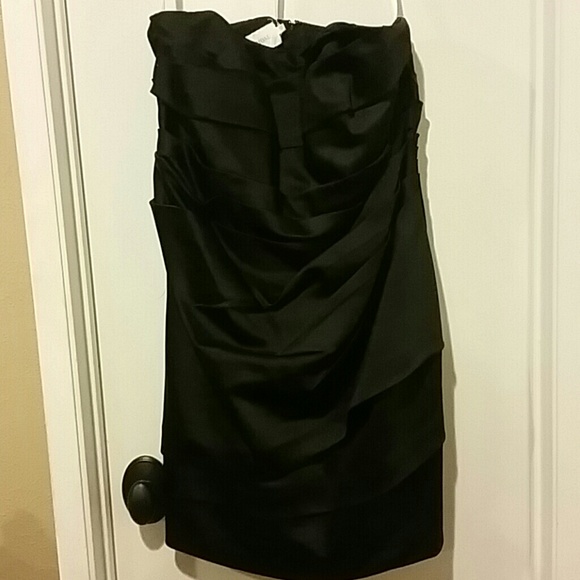 Black sleeveless party dress