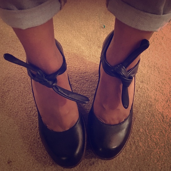 Jessica Simpson black wedged heels