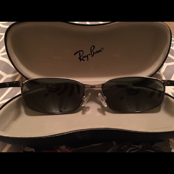 Authentic Ray bans with polarized lenses - Picture 2 of 2