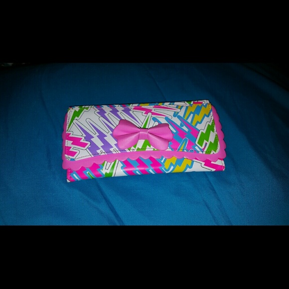 Colorful wallet :) - Picture 1 of 3