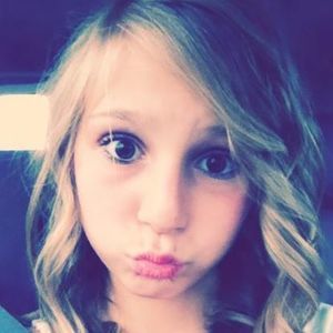 Meet your Posher, Chloe