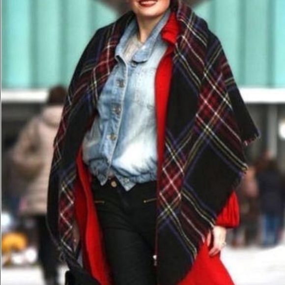 Purple Blanket Scarf - Picture 3 of 4