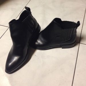 Black boots. 🚫Sold on Ⓜ️ercari 🚫