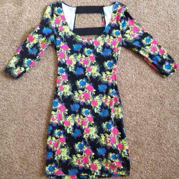 Floral form fitting party dress, open back - Picture 1 of 2