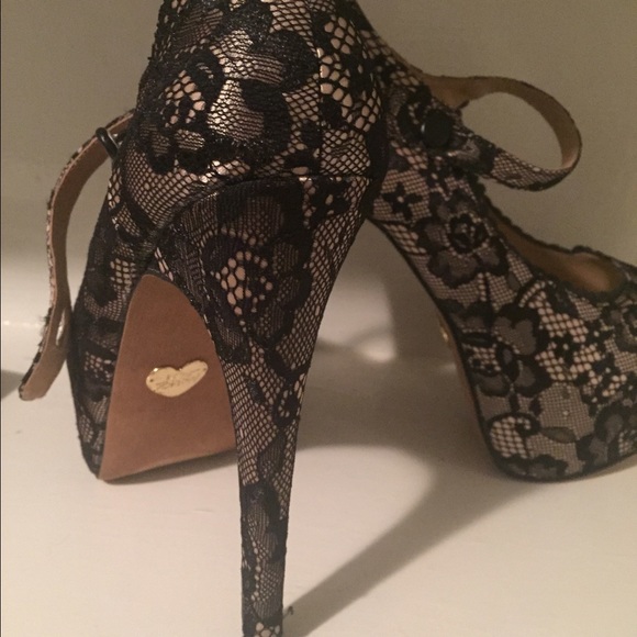 ❤️💜Betsey Johnson heels💜❤️ - Picture 2 of 4