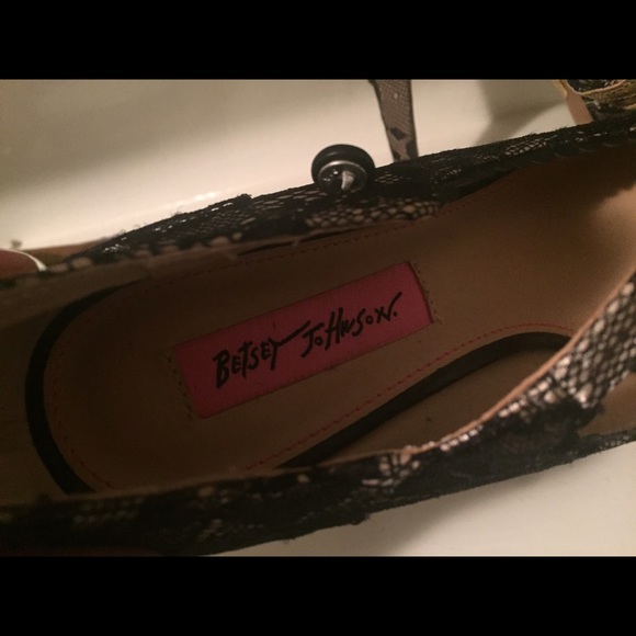 ❤️💜Betsey Johnson heels💜❤️ - Picture 4 of 4