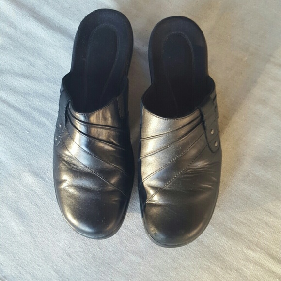Clarks slip on clogs