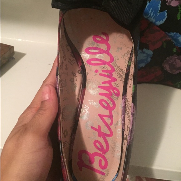 💜💙💚Betsey Johnson bow platform heels💜💙💚 - Picture 3 of 4