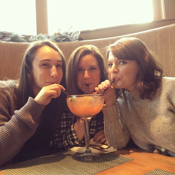 Meet your Posher, Carly - Picture 3 of 4