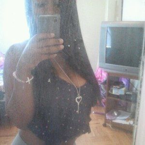 Meet your Posher, Momo-