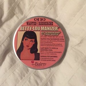 NWOT theBalm Betty Loumanizer
