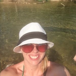 Meet your Posher, Sabrina