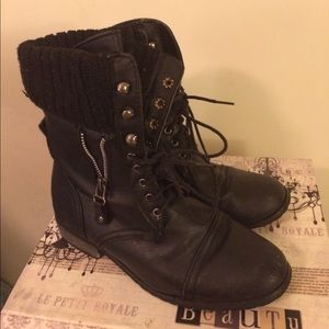 Combat boots