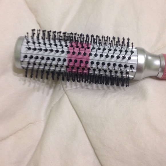 🚫🚫SOLD🚫🚫🚫 Anti-frizz thermal ion round brush - Picture 3 of 3