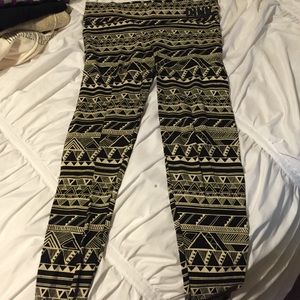 Love pink Aztec leggings