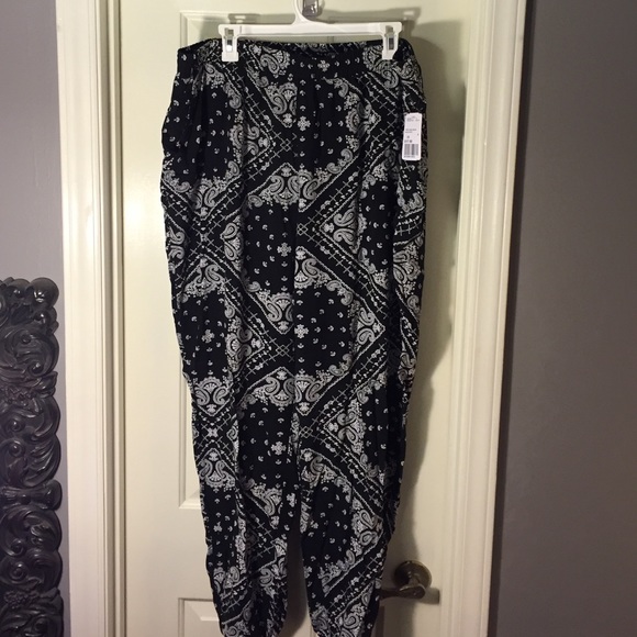NWT Forever 21 + Bandana Print Harem Pants