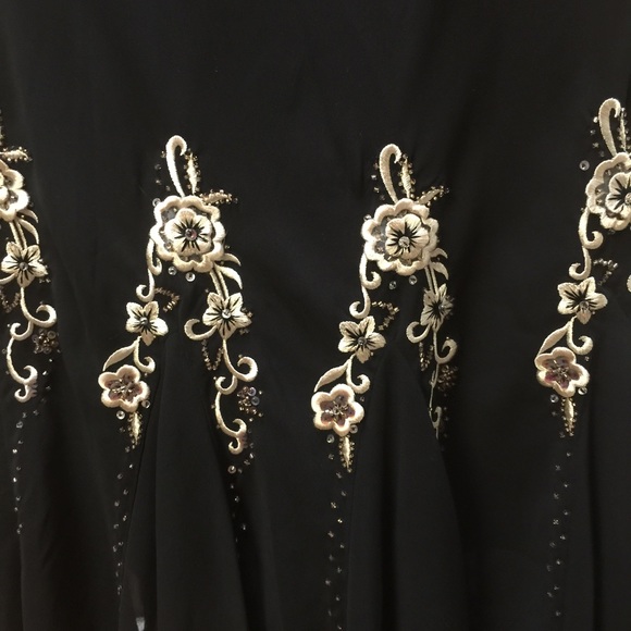 NWOT BEAUTIFUL VNECK IN FRONT AND BACK.VERY SEXY - Picture 3 of 4