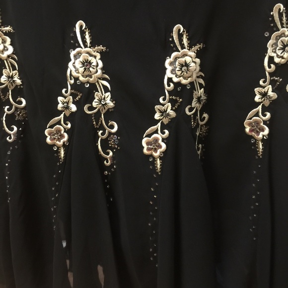 NWOT BEAUTIFUL VNECK IN FRONT AND BACK.VERY SEXY - Picture 4 of 4