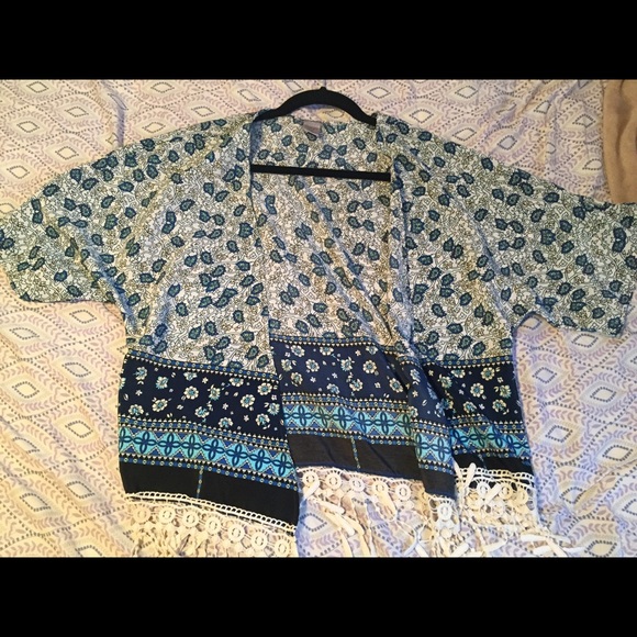 Blue paisley kimono - Picture 1 of 4
