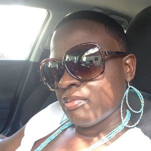 Meet your Posher, Corinne