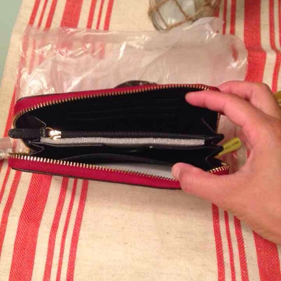 Authentic Michael Kors wallet - Picture 2 of 2