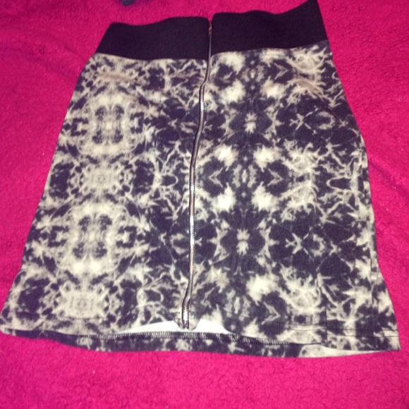 Zip up pencil skirt