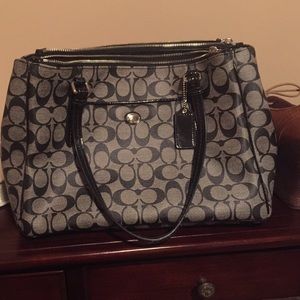 Coach purse, like new!!
