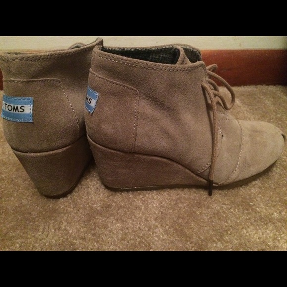 EEUC Toms booties. Size 6