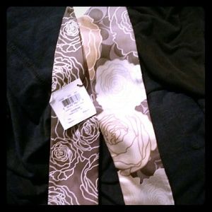Rose patterened dual side scarf