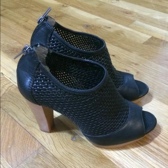 Banana Republic peeptoe booties Size 7 Black - Picture 2 of 4