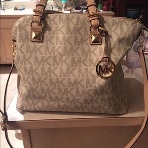 Michael kors purse :)