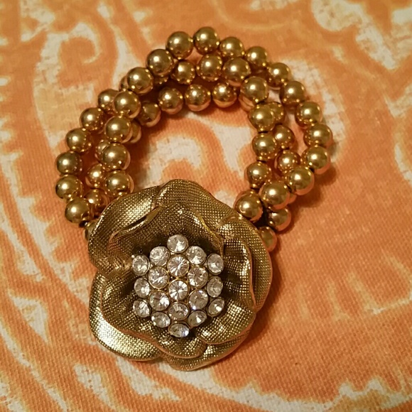 Gold tone fashion braclet - Picture 1 of 2