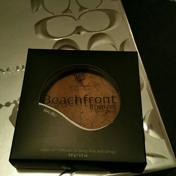 Younique Beach Front Bronzer in Malibu