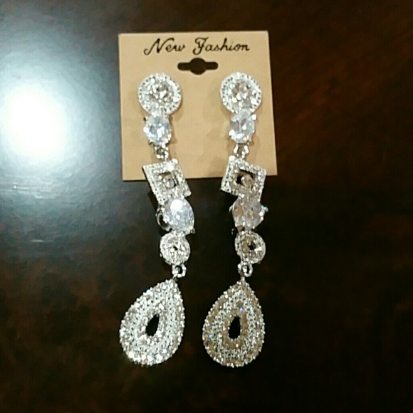 Earrings - Picture 1 of 2