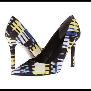 Guess blue multi fabric pumps