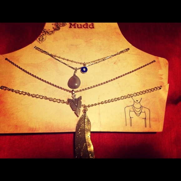 Four tiere statement necklace