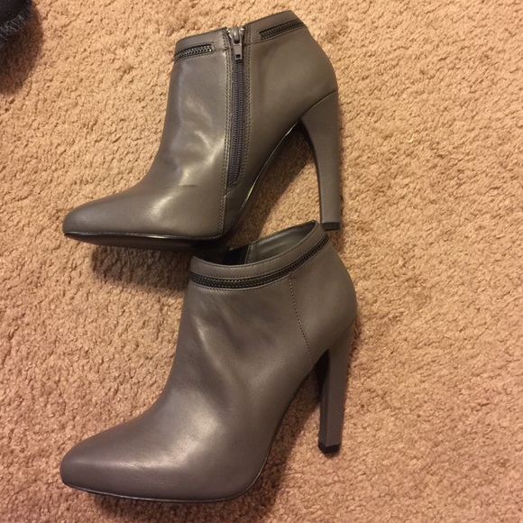 Gray Cynthia Rowley Bootie Size 8