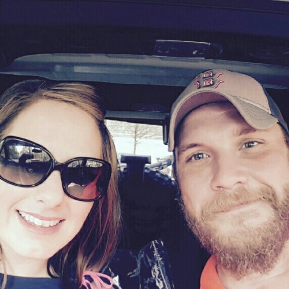 Hello poshers! - Picture 2 of 4