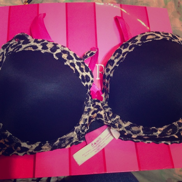 VS pink lace wing Demi bra 😍😍💕