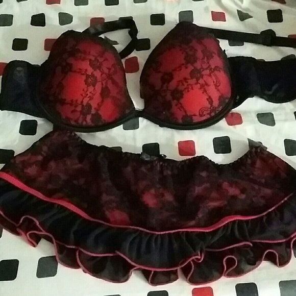 Lingerie - Picture 2 of 3