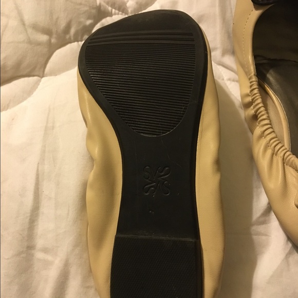 Flat simply Vera shoes. Cute!!! Only worn once!!! - Picture 2 of 2