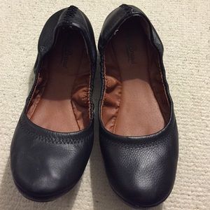 Lucky brand black leather flats